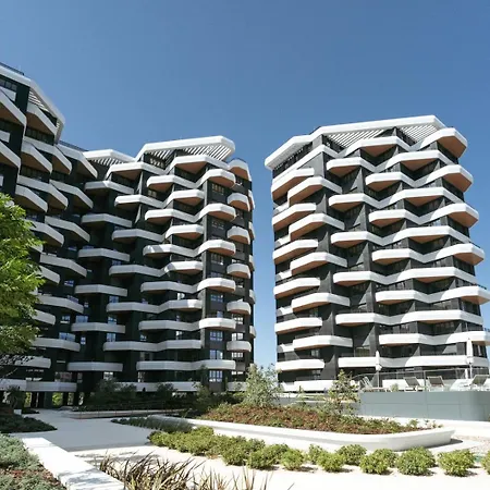 Premium Flat W/ Balcony & Pool By Hostwise * ליסבון