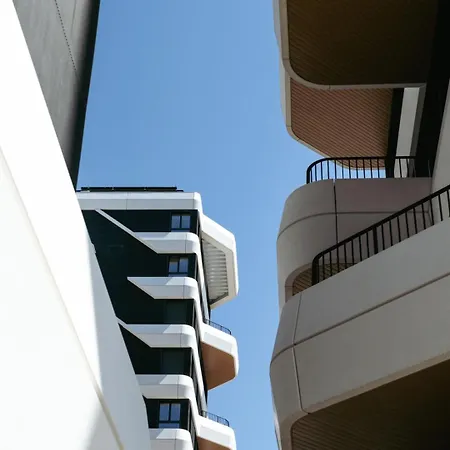 דירה Premium Flat W/ Balcony & Pool By Hostwise