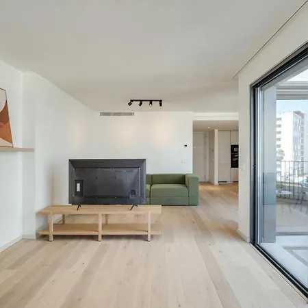 Premium Flat W/ Balcony & Pool By Hostwise * ליסבון