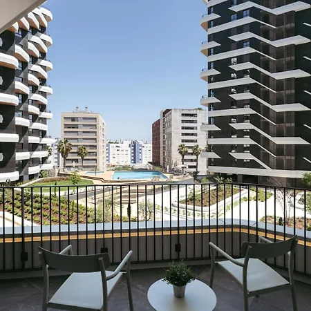 דירה Premium Flat W/ Balcony & Pool By Hostwise *
