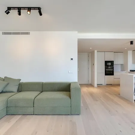 Premium Flat W/ Balcony & Pool By Hostwise Apartmán