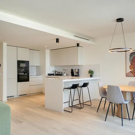 Premium Flat W/ Balcony & Pool By Hostwise Apartmán *