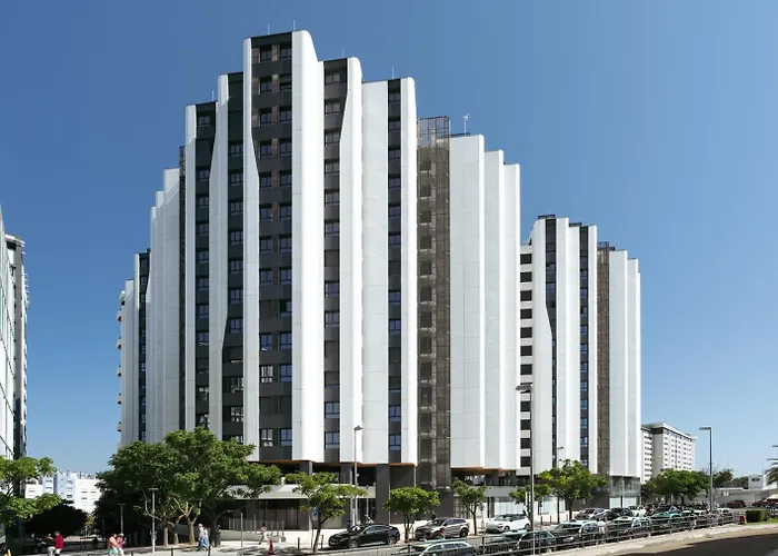 Premium Flat W/ Balcony & Pool By Hostwise 公寓 *