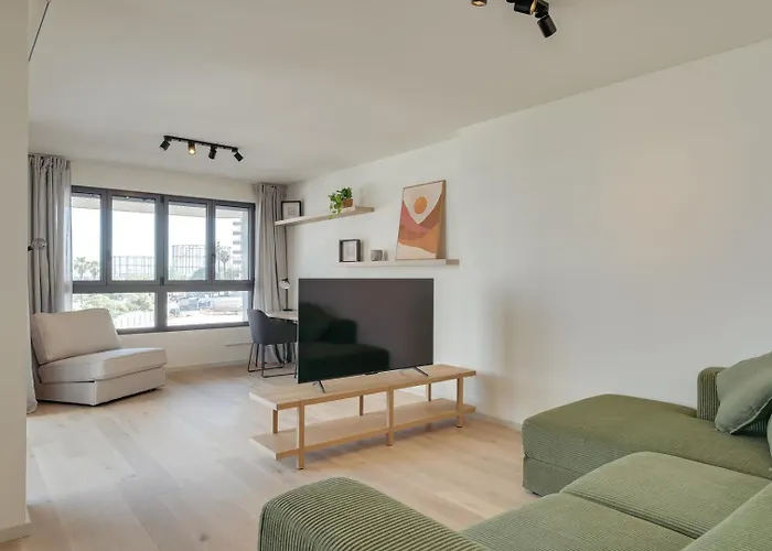 Premium Flat W/ Balcony & Pool By Hostwise *