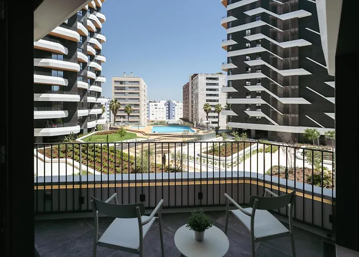 公寓 Premium Flat W/ Balcony & Pool By Hostwise