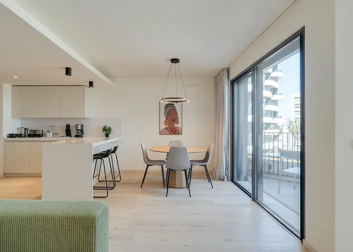 Premium Flat W/ Balcony & Pool By Hostwise *