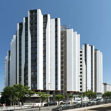 Premium Flat W/ Balcony & Pool By Hostwise דירה *