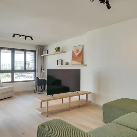 Premium Flat W/ Balcony & Pool By Hostwise *