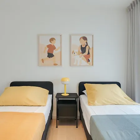 Premium Flat W/ Balcony & Pool By Hostwise דירה ליסבון