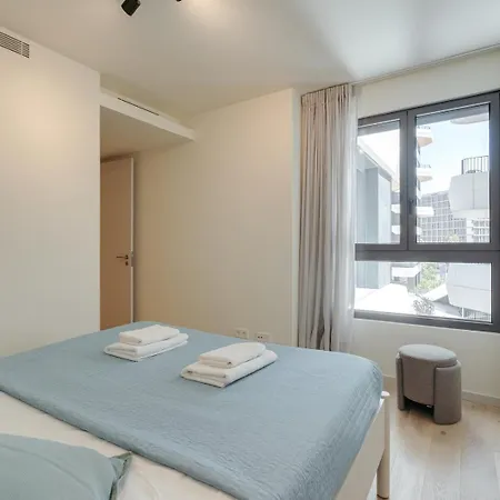 Premium Flat W/ Balcony & Pool By Hostwise ליסבון