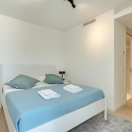 Premium Flat W/ Balcony & Pool By Hostwise דירה ליסבון